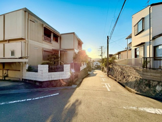 【前面道路含む現地写真】