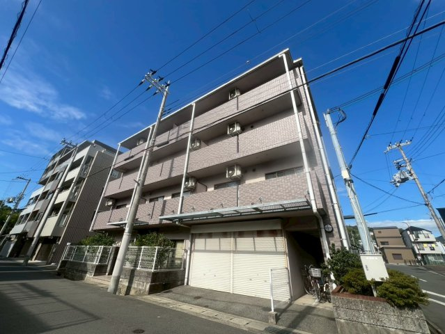 アドマーニの外観