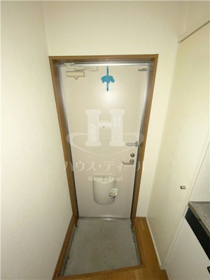 【玄関】 | ロイヤル中十条 | 玄関です