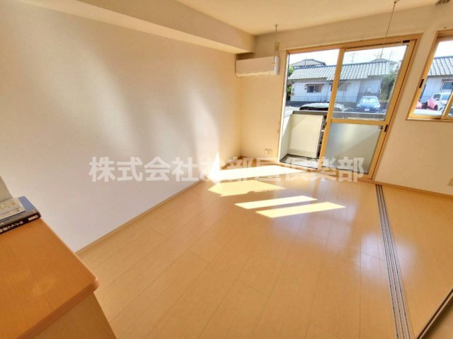 コンフォート宮ノ陣の居間・リビング