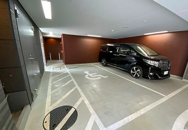 ザ・パークハビオ新御徒町の駐車場