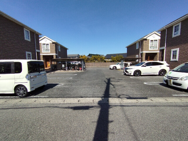 ヴィラ　セレーナＤの駐車場