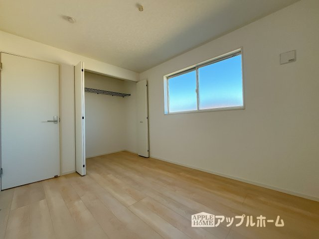 【新築戸建】深谷市武蔵野第2 全3棟の洋室|２階居室は全室収納あり！たっぷりある収納活用でお部屋もキレイを保てます♪