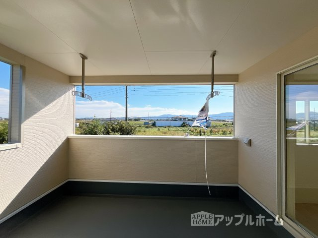【新築戸建】深谷市武蔵野第2 全3棟のバルコニー|インナーバルコニーで突然の雨でも安心♪直射日光を防げるので、紫外線を気にせず自然の光や風を感じながら日光浴もできちゃいます♪