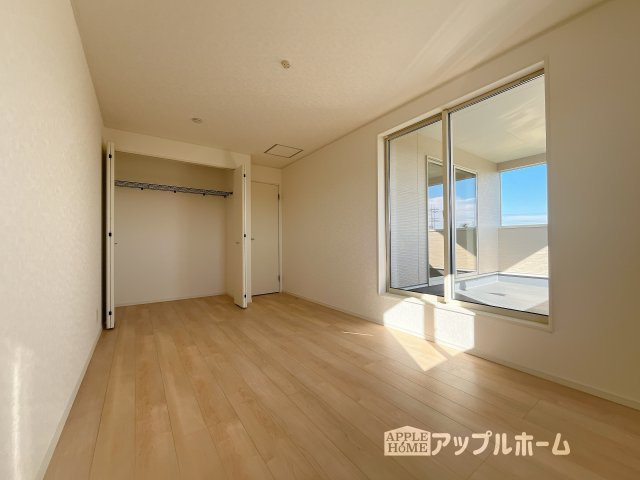 【新築戸建】深谷市武蔵野第2 全3棟の洋室|２階居室は全室収納あり！たっぷりある収納活用でお部屋もキレイを保てます♪