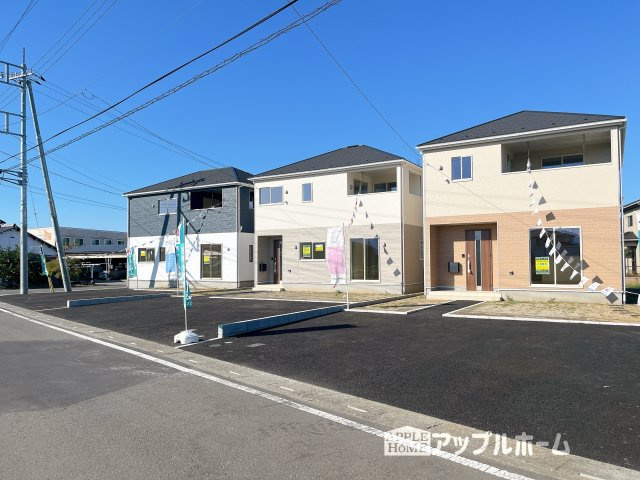 【新築戸建】深谷市武蔵野第2 全3棟の前面道路含む現地写真|駐車場は並列駐車3台分☆来客時も安心です♪セカンドカー用にもお使いいただけます。