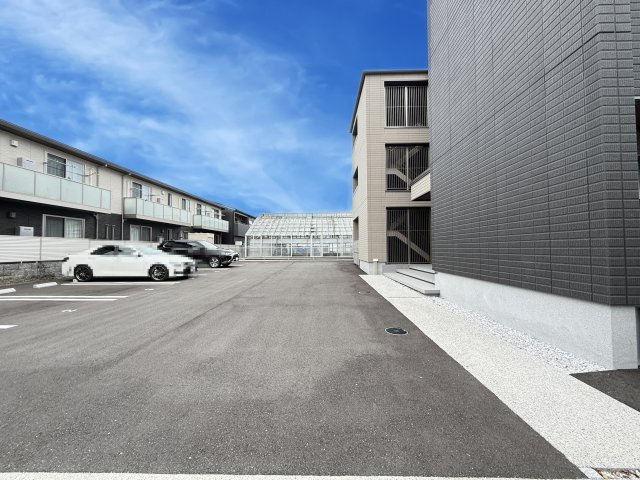 ベレオ チェラーグⅡの駐車場