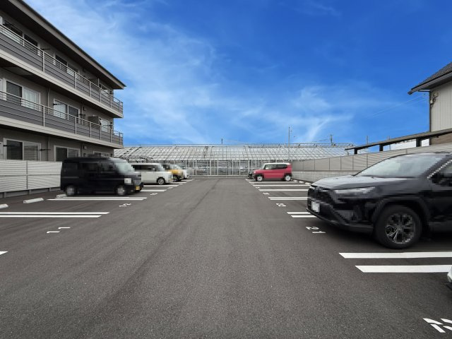 ベレオ チェラーグⅡの駐車場