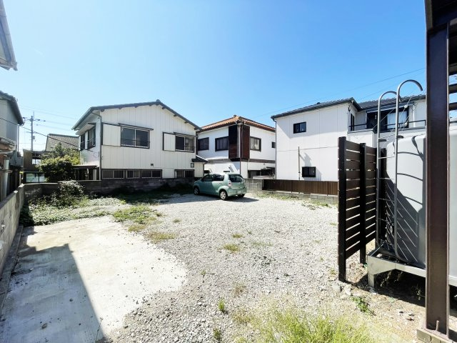 下助任HOUSEの駐車場