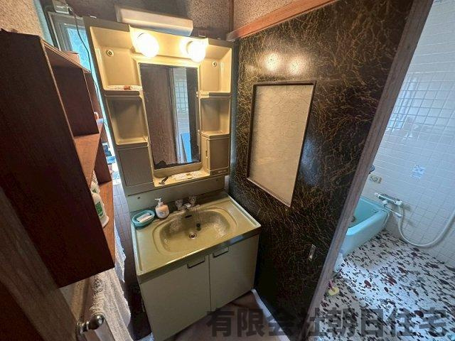 【独立洗面台】 | 八束町江島中古戸建 | 独立洗面台あり、毎朝おしゃれに忙しい女性の方におすすめです