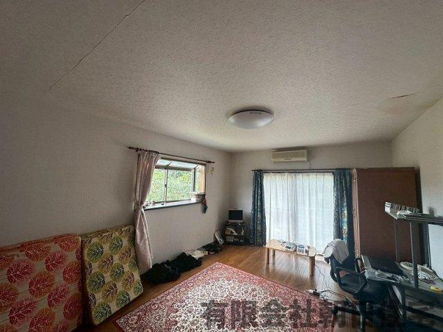 【洋室】 | 八束町江島中古戸建 | スタンダードな洋室です。増築された部分です。