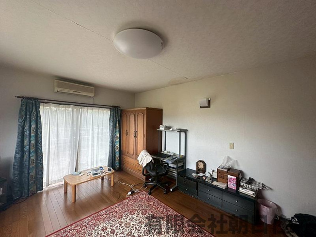 【洋室】 | 八束町江島中古戸建 | 広々とした洋室です