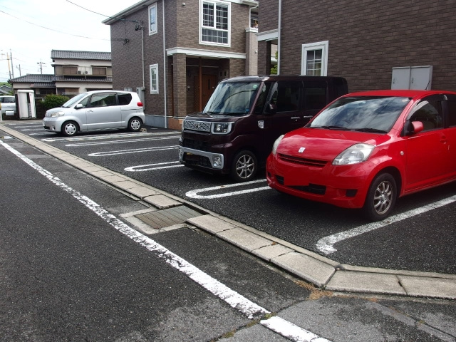 ヴィラセレーナＣの駐車場