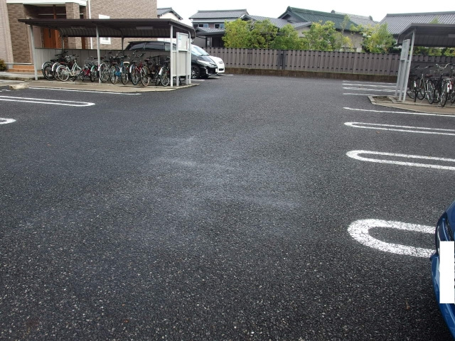 ヴィラセレーナＣの駐車場