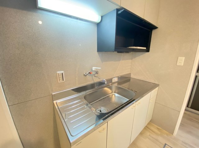 松塚テラスハウスのキッチン|お料理しやすいキッチンです