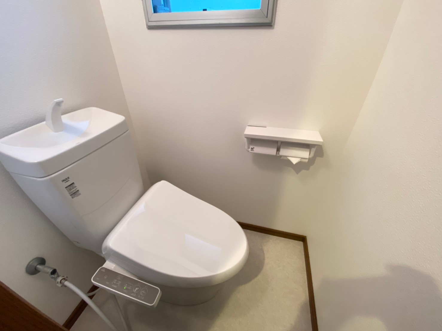 松塚テラスハウスのトイレ|落ち着いた色調のトイレです