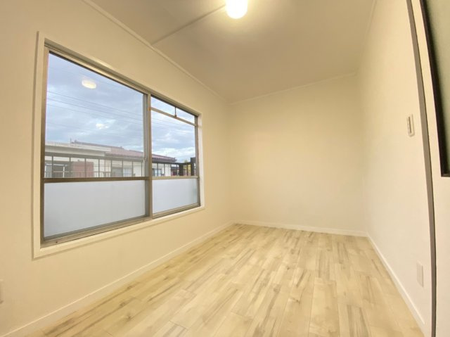 松塚テラスハウスの洋室|居間です