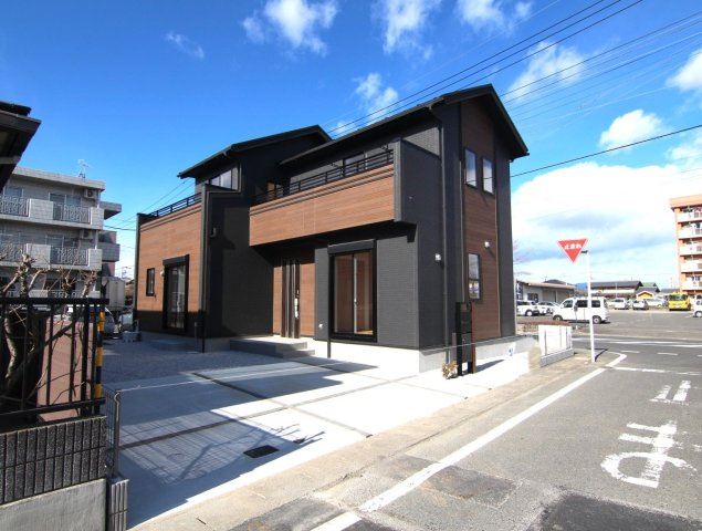 【外観】 | ブルーミングガーデン前橋市六供町3丁目ー① | JR前橋駅まで2Km！
嬉しい都市ガス×本下水エリア！