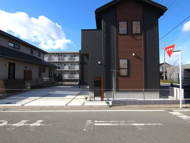 【前面道路含む現地写真】 | ブルーミングガーデン前橋市六供町3丁目ー①