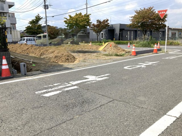 【前面道路含む現地写真】 | ブルーミングガーデン前橋市六供町3丁目ー① | （建築前現地）