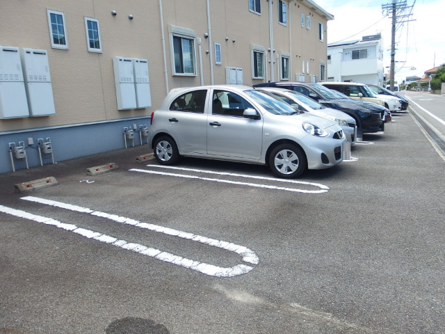 ヴァーサ大和の駐車場