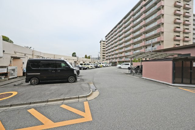 サン伊丹駅前ハイツB棟の駐車場|共用部