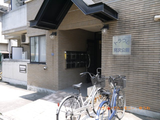 【エントランス】 | 住まいの顔にふさわしい落ち着いた迎賓空間