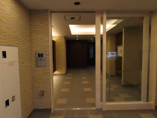 リブリ・レジデンス三ノ輪のエントランス