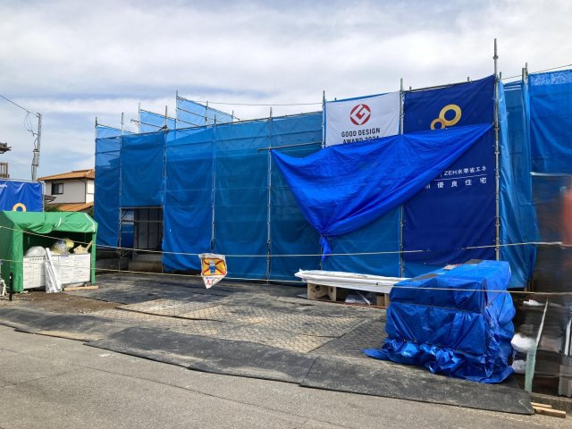 【前面道路含む現地写真】 | ブルーミングガーデン前橋市朝倉町4丁目ー① | （建築中現地）