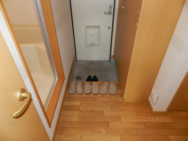 Ｌ．Ｆｉｒｓｔ　Ｃｏｕｒｔの玄関