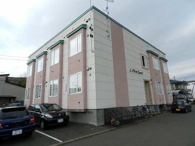 Ｌ．Ｆｉｒｓｔ　Ｃｏｕｒｔ