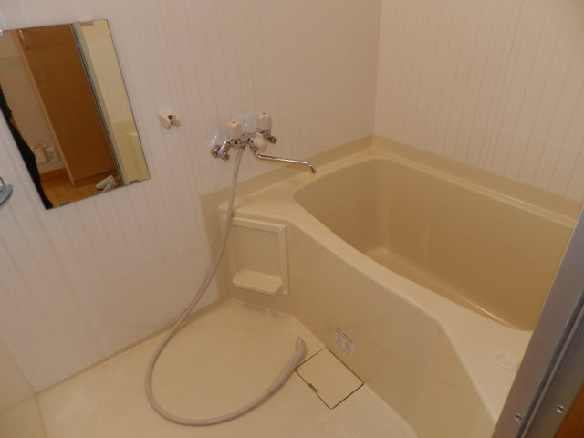 Ｌ．Ｆｉｒｓｔ　Ｃｏｕｒｔの浴室