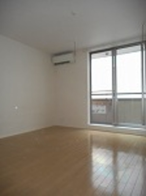 アスリュクス宮前平の居間・リビング|開放感のある洋室