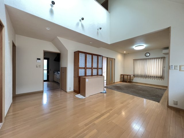 八代市古閑中町650-10の居間・リビング