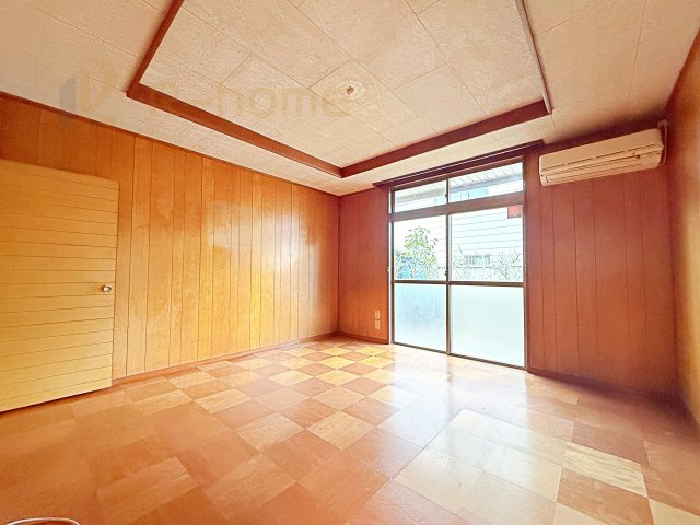 流山市駒木台　中古戸建の洋室|収納便利なウォークインクローゼット付きの洋室♪
明るく風通しの良いお部屋です♪
