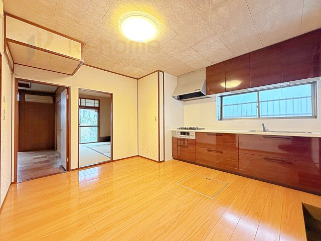 流山市駒木台　中古戸建のダイニング|料理をしながら家族とコミュニケーションが取れる空間♪
