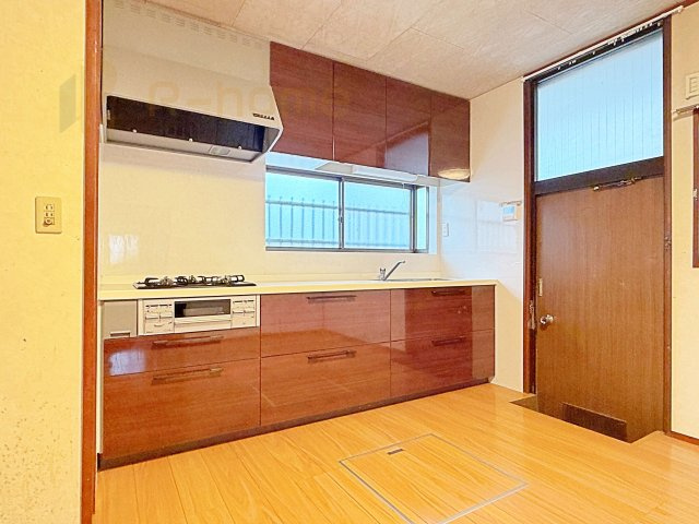 流山市駒木台　中古戸建のキッチン|賃貸とは違い、シンクも調理スペースも広いです♪