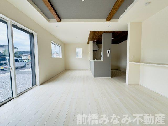 高崎市下佐野町　３号棟(全３棟)　ブルーミングガーデン　新築建売分譲の居間・リビング|リビングです