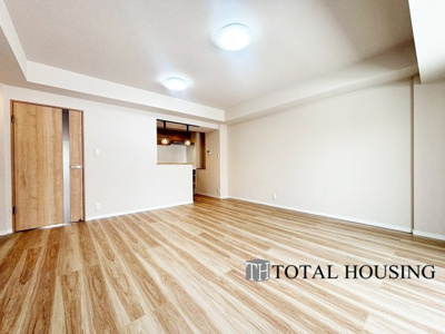 【居間・リビング】 | 山鼻サンタウン3号館 | ここにはみんなが集い、食事と楽しい会話が始まる。話に夢中になりすぎて、ついつい時を忘れてしまう。そんな束の間の幸せを感じさせてくれる場所。