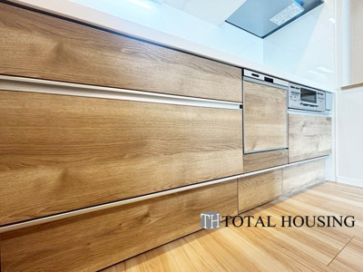 【キッチン】 | 山鼻サンタウン3号館 | キッチンを壁付けにすることによって、動線にゆとりを持たせました。お料理作りのモチベーションを上げてくれる洗練されたデザインの生活感を感じさせないキッチンスペース。