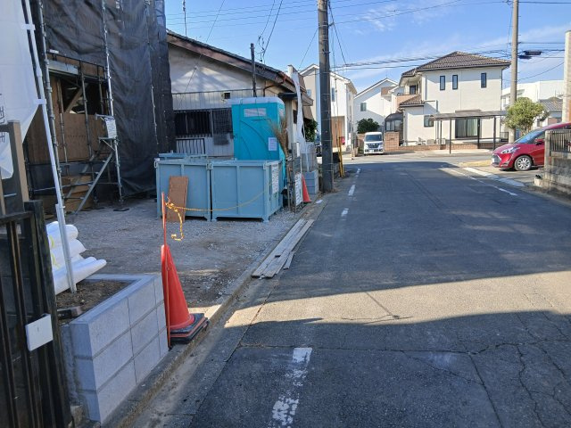 深谷市岡里第４　の前面道路含む現地写真|現地前面道路（2025年12月08日）撮影