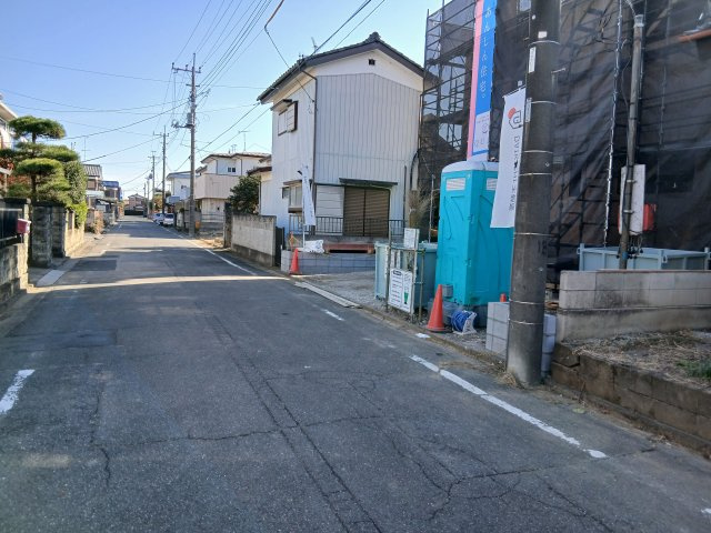 深谷市岡里第４　の前面道路含む現地写真|現地前面道路（2025年12月08日）撮影