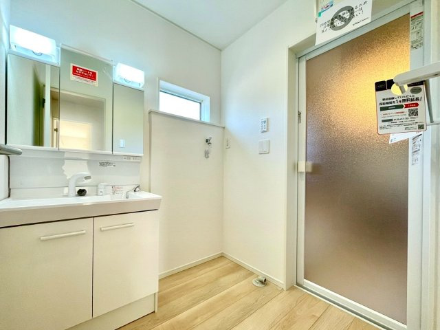 暖かな日差しのふりそそぐバルコニー