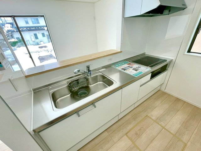 同社施工例写真（リビング）
フローリング材には、木目、色調など木材特有の風合いがあり、ナチュラルな美しさになっています。