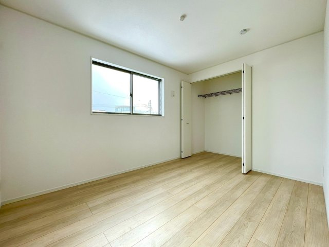 コンパクトで使いやすい洋室です