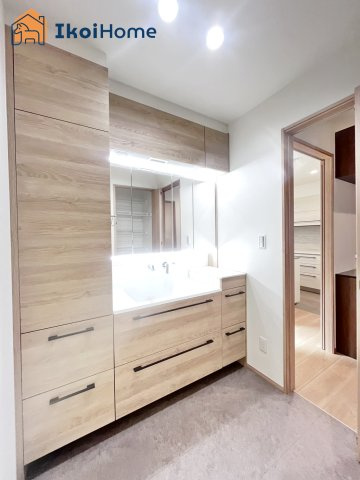 明石市二見町西二見駅前3丁目　中古戸建の洗面所|【ホームページに現地動画掲載中】●年中無休：当日予約可●洗面台横にも収納がございます！