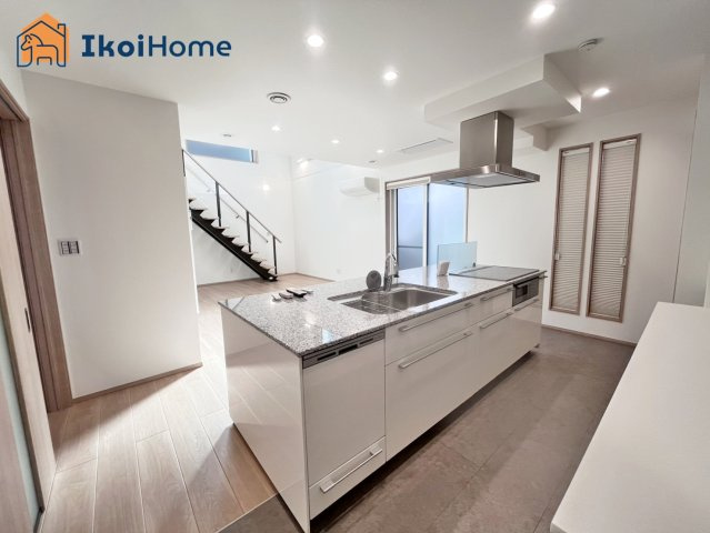 明石市二見町西二見駅前3丁目　中古戸建のキッチン|【ホームページに現地動画掲載中】●年中無休：当日予約可●IHキッチン！オール電化住宅です！