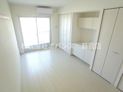 【居間・リビング】 | リブリ・若草 | こちらの居間で趣味の時間をお楽しみください