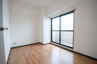 【居間・リビング】 | グリーンウッド | 洋室も明るいです(^^)／