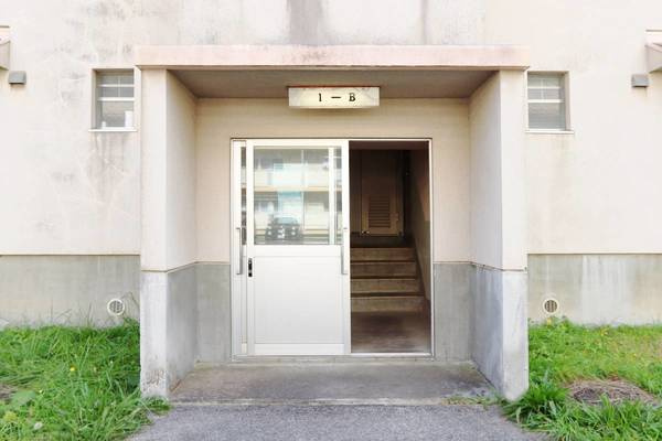 ビレッジハウス西根1号棟のエントランス